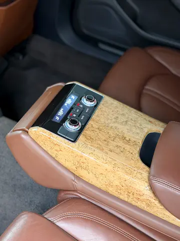 2011 AUDI A8 — миниатюра 15