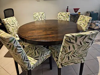 Round dining table with 6 chairs, washable chair covers, 3 cotton table cloths.