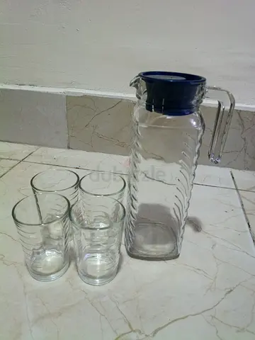Glass water jug with 4 matching glasses - used set