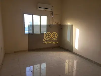 موقع مميز بجوار المقاهي والخدمات اليومية  مما يوفر سهولة الوصول إلى جميع الاحتياجات الأساسية