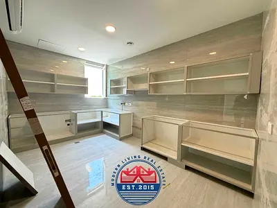 Luxurious 5 Master Bedrooms Hall Majlis Maidroom villa with Covered Parking for rent in Madinat Al