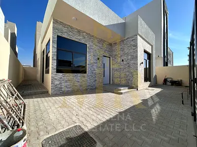 للبيع فيلا بسعر لقطه علي شارع الشيخ محمد بن زايد قريبه جدا من السوق الصيني