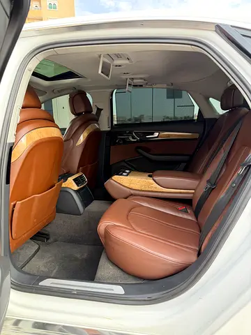 2011 AUDI A8 — миниатюра 12