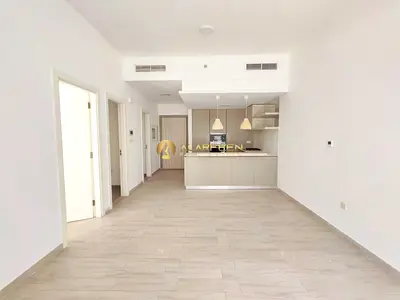 Street View | Big Balcony | Bright & Spacious