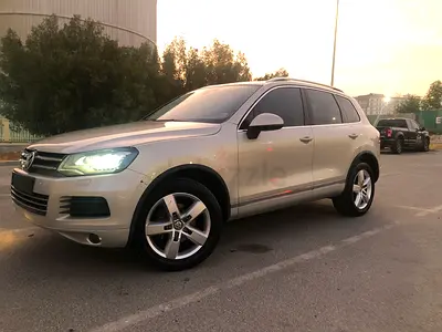 Super price for LOW MILEAGE Touareq 2013 with service history!!