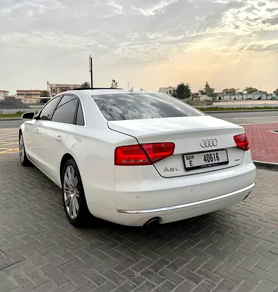 2011 AUDI A8 — миниатюра 6