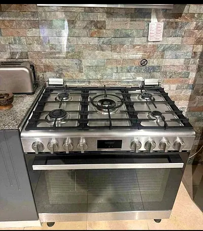 Bosch 5 burner gas cooker neat and clean perfect working