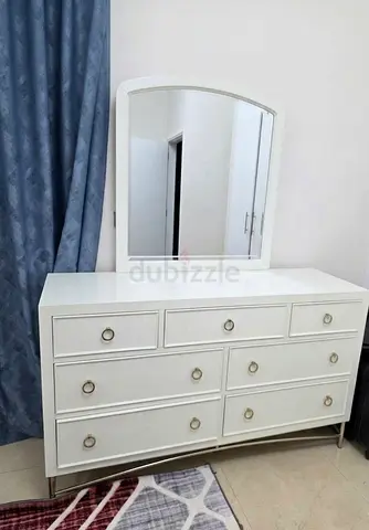 Premium King Size Bedroom Set (Bed + 2 Nightstands + Dresser with Mirror) – Excellent Condition
