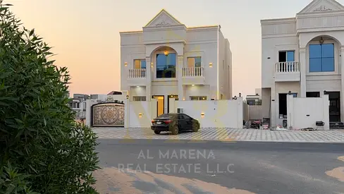 فيلا من المالك مباشر تشطيب شخصي ع  شارع رئيسي قريب جميع الخدمات تملك حر لجميع الجنسيات  في أرقي مناطق عجمان..