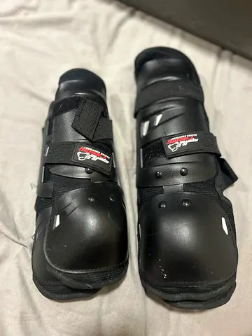 Knee and elbow guard motorcycle or skating