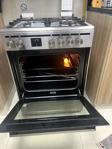 Stainless Steel Gas Range with electric Oven - Good Working Condition