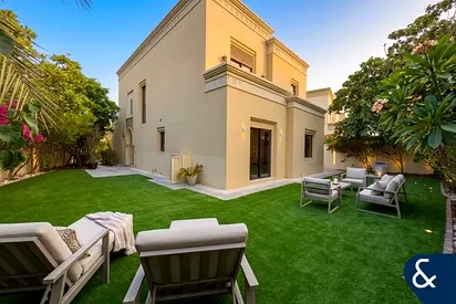Spacious 4 Bedrooms | Casa | Family Living