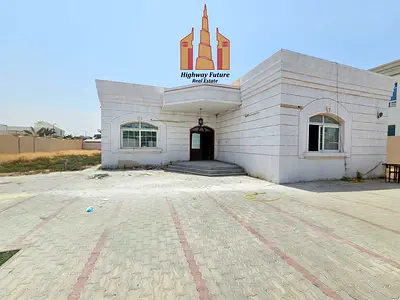 3 Bed room All master room Majlis big yard parking In azra area