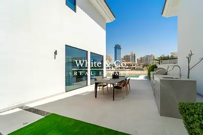 Fully Renovated | infinity Pool | Skyline