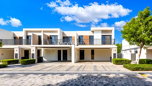 Vacant | Single Row | Landscaped Garden