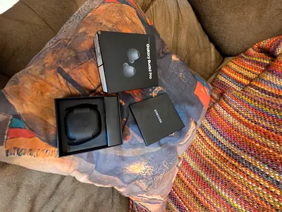 Samsung Galaxy Buds 2 Pro wirh orginal box and orginal cable (not use)