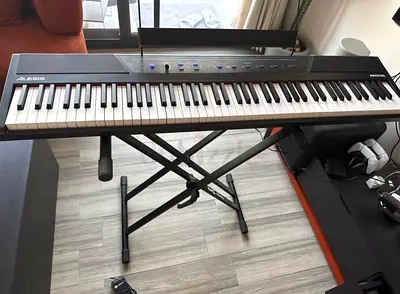 Alesis 88-key Digital Keyboard with Stand and M Audio SP2