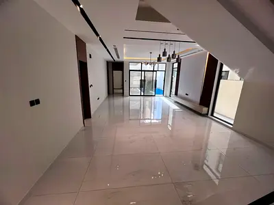 First occupancy - Swimming pool - Garden - Central air conditioning - Master bedrooms - Two floors with a roof terrace - Majlis (formal sitting room)