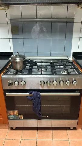 Stainless Steel 5-Burner Gas Cooker with Oven - Good Working Condition