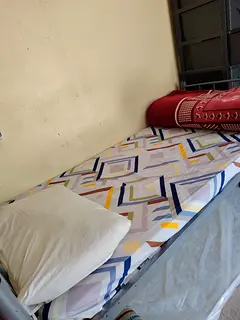 Bed space available near driving school in shirakat