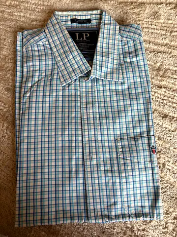 Light blue checkered short-sleeve shirt - size M-L
