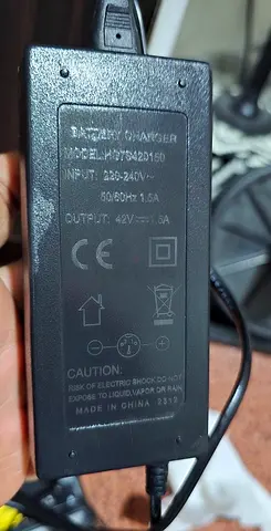 Three-pin round pin, charger scooter 42v