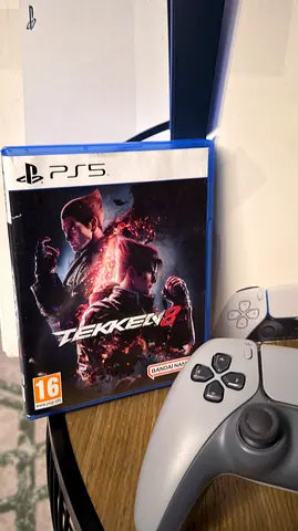 PS5 game Tekken 8 with DualSense controller (used) - ready to play