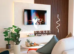 Elegant 2 Bedroom | Luxury Living | Prime Location — 3