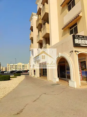 متجر شل آند كور | المجموعة الصينية E-05 | واجهة مطلة على الطريق