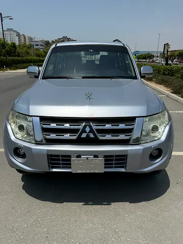 Mitsubishi Pajero GLS 2013 | GCC Specs option one top of the range in excellent con Well Maintained