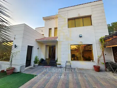فيلا تصميم موردن مساحة 5000 قربية من المسجد و الشارع الرئيسى بسعر شامل المكييفات والكهربا والمية  قابل لتفاوض
