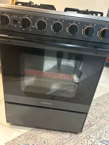 Toshiba freestanding gas oven and stovetop - good working condition