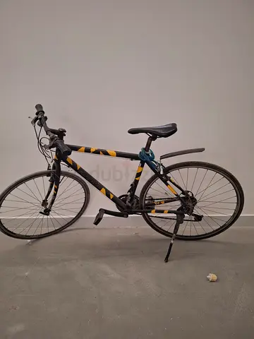 Used hybrid/commuter bike - good condition, lightweight frame
