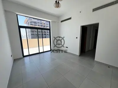 Unfurnished 2 BRl Spacious Layout|Prime Location