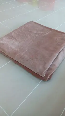 Soft beige fleece throw blanket - gently used