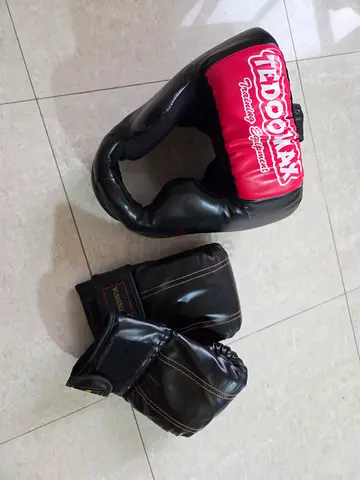 Boxing headgear and training gloves set - used