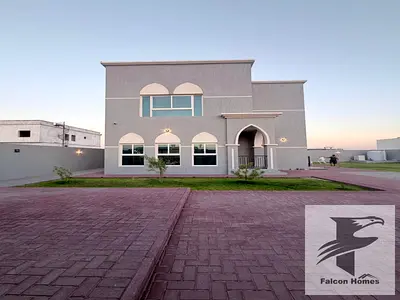 فيلا واسعة بـ 4 غرف نوم وحديقة كبيرة | جاهزة للسكن