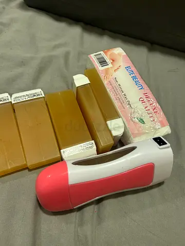 Compact Electric Wax Warmer with Wax Cartridges - Lightly Used