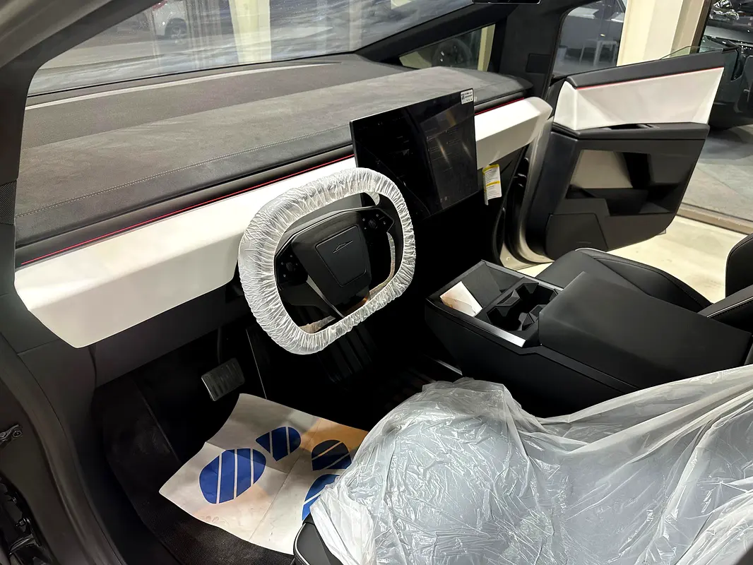 Tesla Cybertruck 2026
