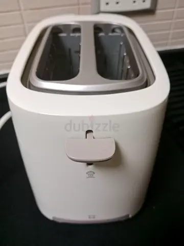 Must sell by Friday, 24 July: White 2-Slice Philips Toaster in Good Working Condition