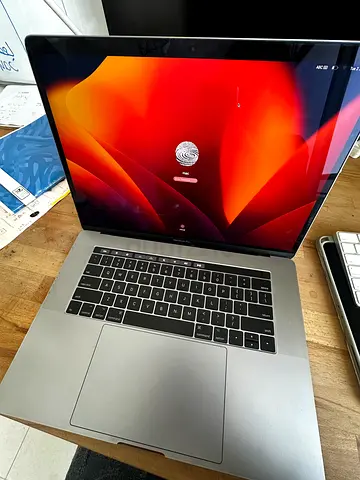 Apple MacBook Pro 15-inch (Space Gray) - 2017.
