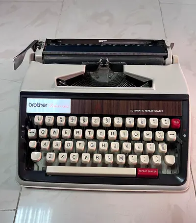 Vintage Brother Deluxe 1350 Manual Typewriter