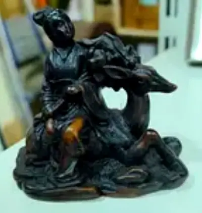 Vintage-Style Chinese Resin Figurine: with Deer (8cm)