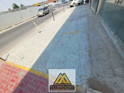 محلات جديده مساحات كبيره تصلح لجميع الانشطة بمنطقة عجمان الصناعية 2 على شارع رئيسي بجوار جميع الخدمات