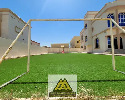 فرصة عائلية استثنائية لا تعوض للايجار السنوي فيلا ملكية فائقة الفخامة والجمال بنظام 6 غرف ومجلس وصالة في منطقة الحميدية عجمان مع ميزة كهرباء مواطن وبس