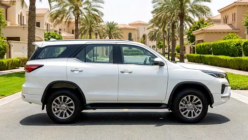 2025 Toyota FORTUNER — фото 5