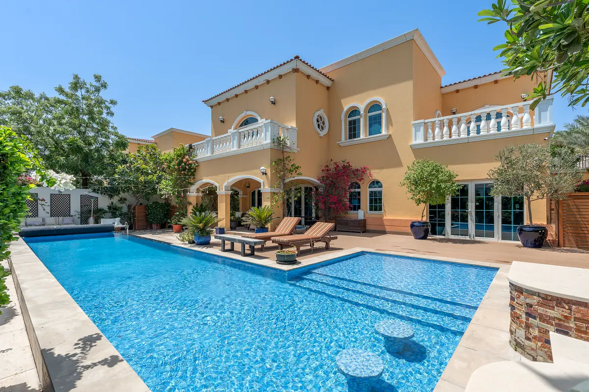 Stylish Semi-Upgraded Villa in Jumeirah Park