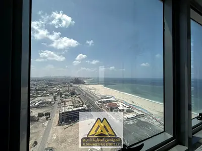 شقة ملكية فاخرة غرفتين وصالة للإيجار السنوي | أبراج الكورنيش عجمان (الرميلة 2) صف أول على البحر مباشرة 🏖️ | إطلالة بحرية وبانورامية ساحرة وشامل البار