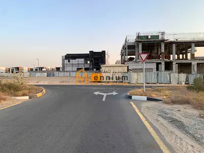 للبيع ارض تجارية في مدينة تلال تملك حر وتصريح بناء G+3 سعر مميز