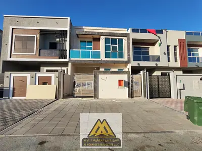 فيلا 5 غرف نوم ماستر صالة واسعة مجلس روف موقع ممتاز قريب جميع الخدمات